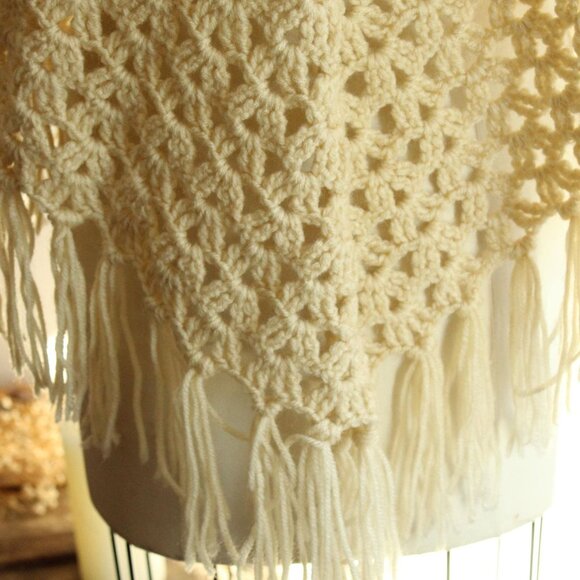 Vintage 1960s 1970s Shawl, Ivory Knit with Fringe Cape or Wrap - Picture 9 of 11
